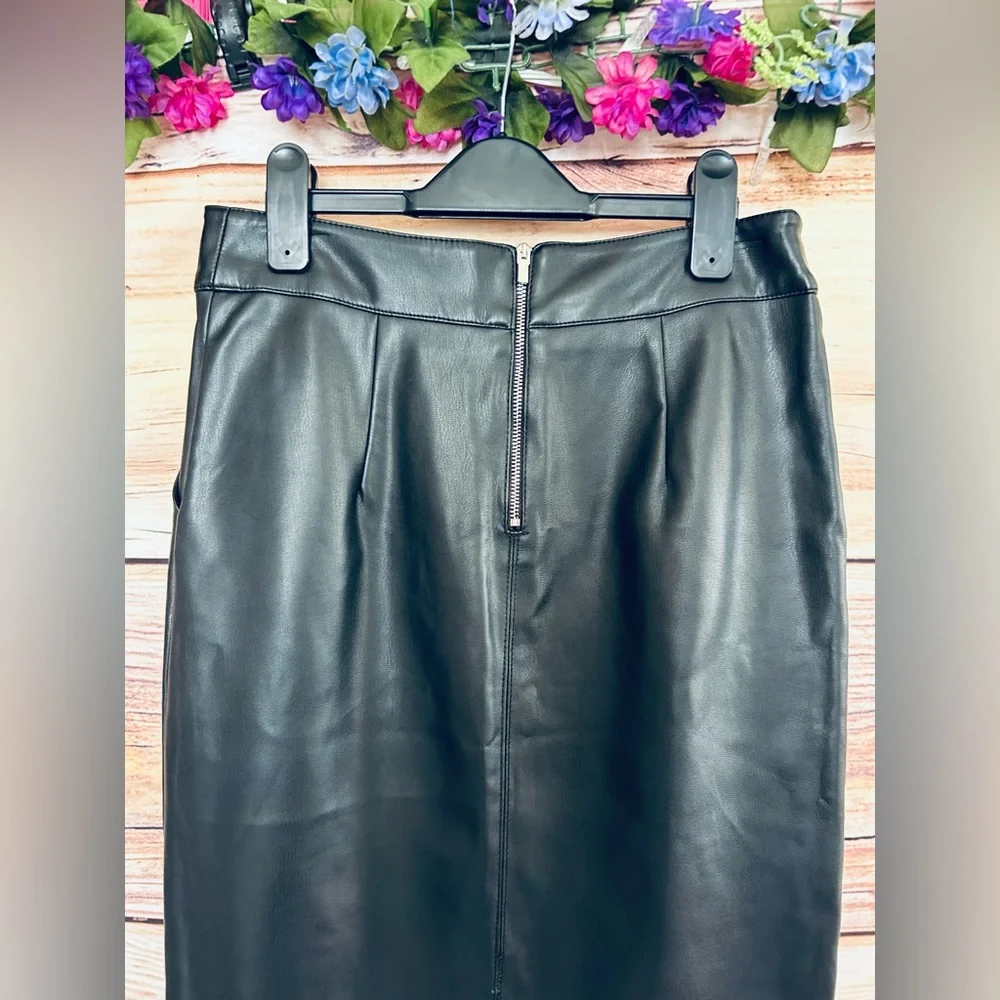 Dilvin Woman Black Faux Leather Pleated Zipper Accent Pencil Skirt Size 10